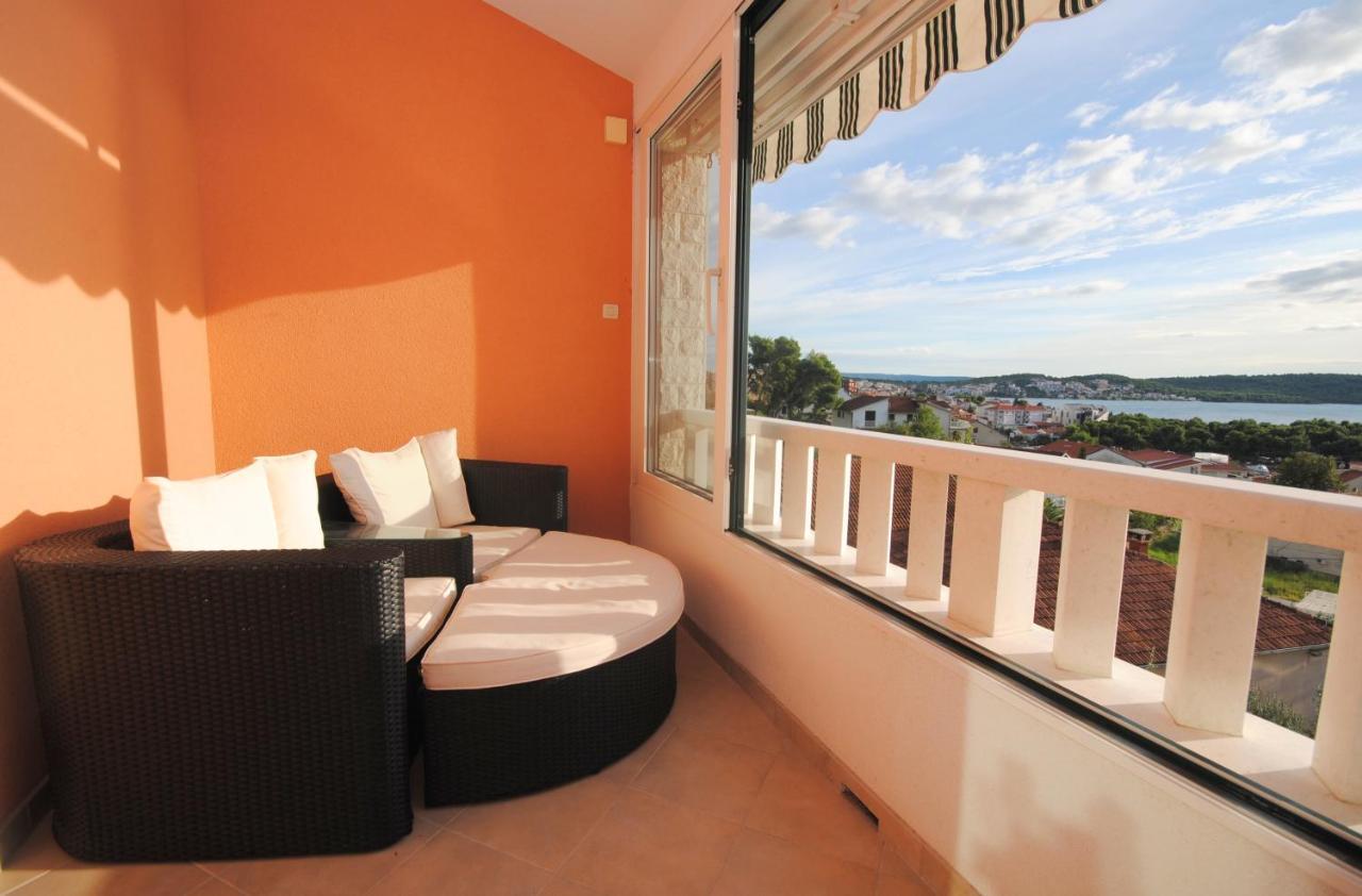 Seaview Luxury Apartment "Lucy" With Terrace & Vintage Summer Kitchen Trogir Exterior foto