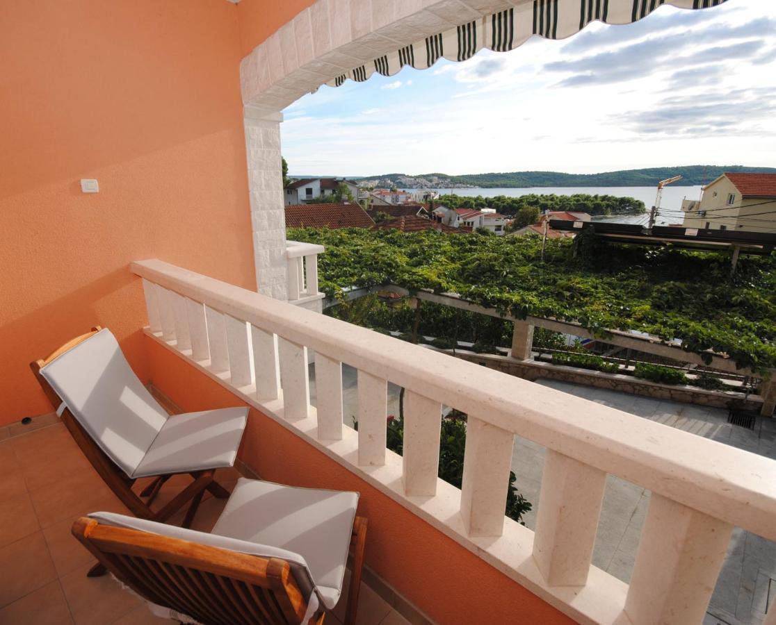 Seaview Luxury Apartment "Lucy" With Terrace & Vintage Summer Kitchen Trogir Exterior foto