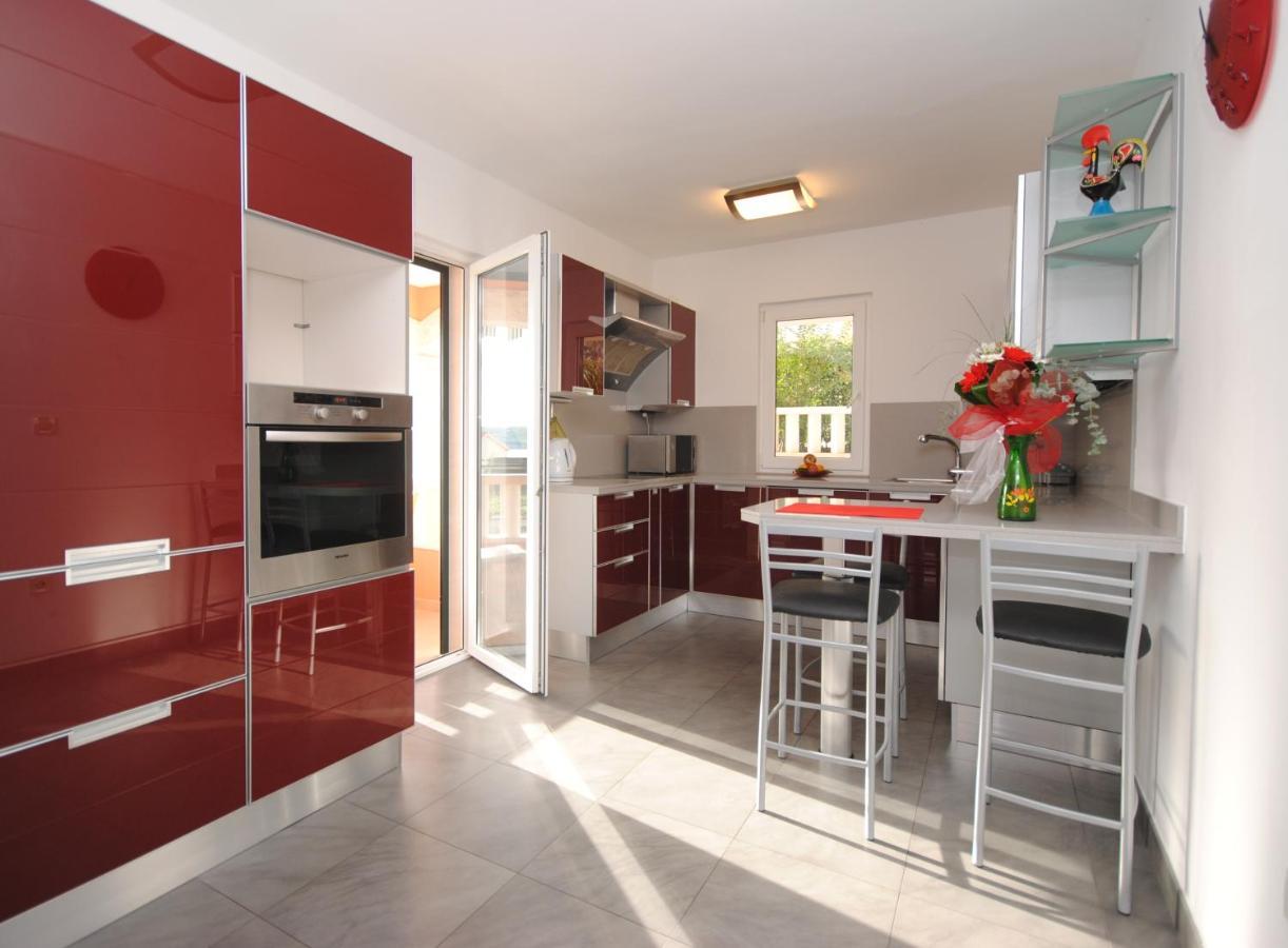 Seaview Luxury Apartment "Lucy" With Terrace & Vintage Summer Kitchen Trogir Exterior foto