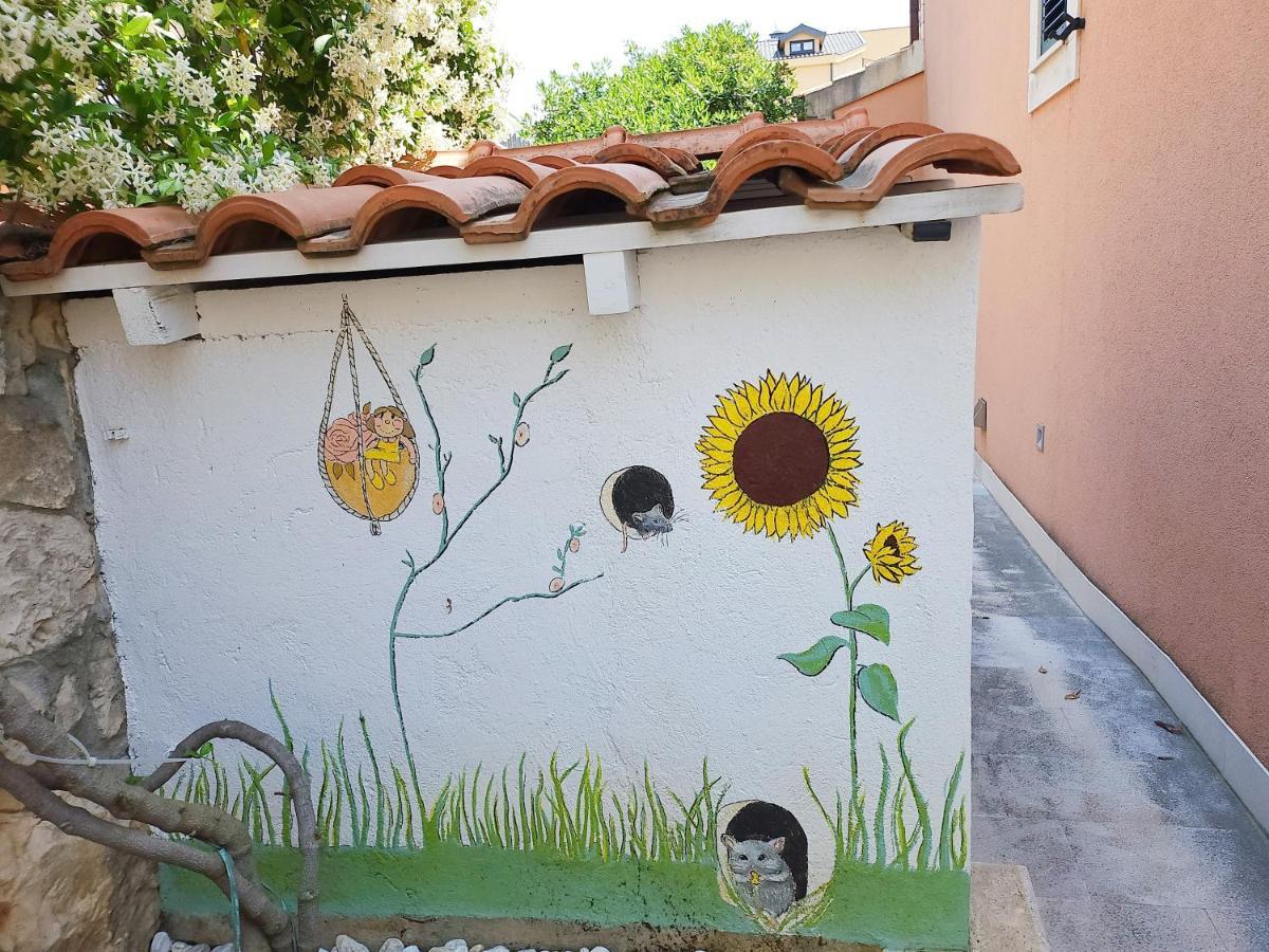 Seaview Luxury Apartment "Lucy" With Terrace & Vintage Summer Kitchen Trogir Exterior foto